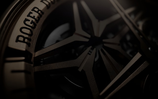 Roger Dubuis Manufacture exclusive caliber detail header