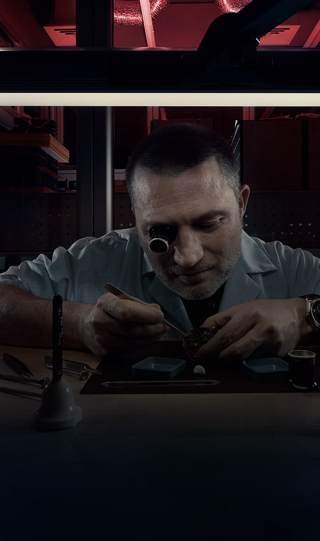 Roger Dubuis services center watchmaker at work header