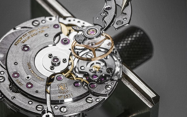 Roger Dubuis Poinçon de Geneve caliber close-up